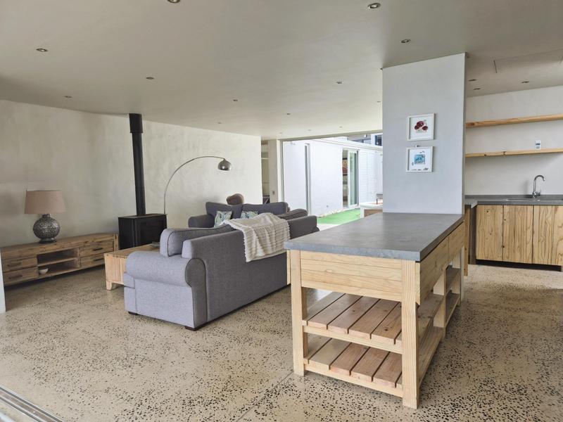 4 Bedroom Property for Sale in Perlemoenbaai Western Cape